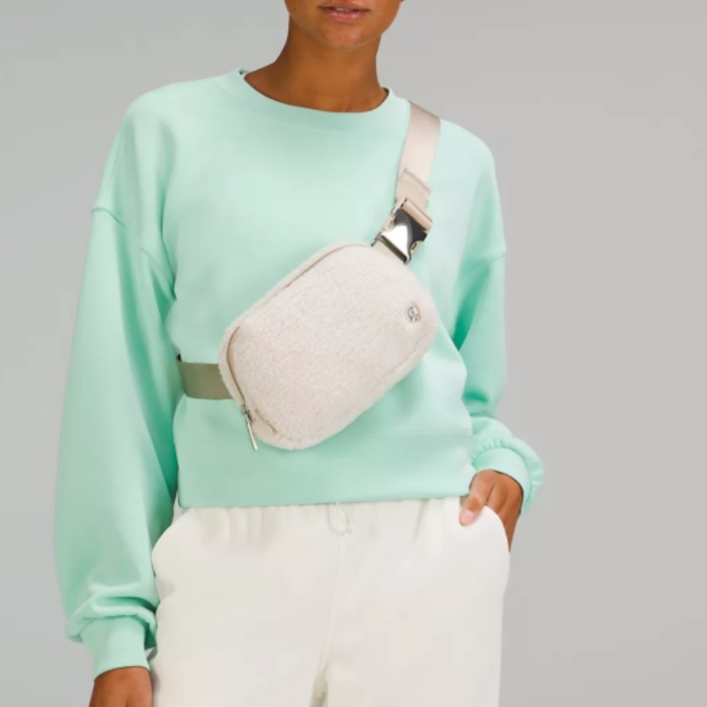 Lululemon where everywhere belt bag